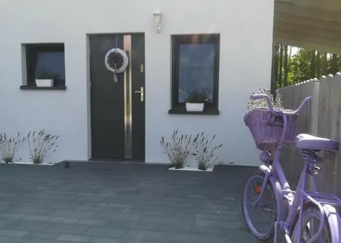 Lawendowy Nad Jeziorem بيت للعطل Szteklin